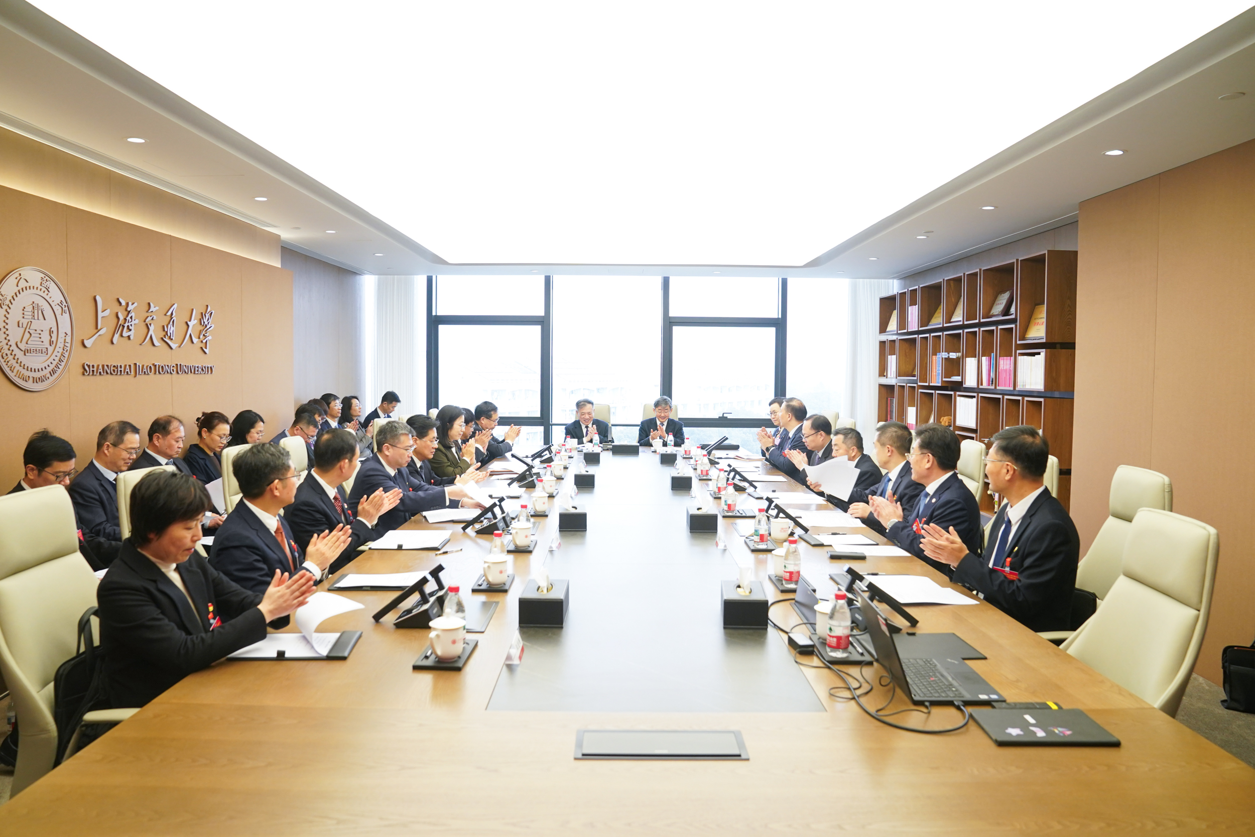 中共上海交通大学第十二次代表大会主席团第一次会议举行