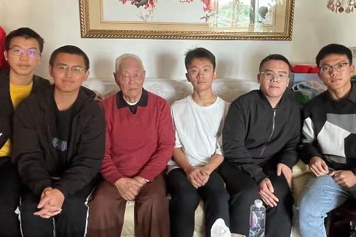 [初心 · 印迹]张洪清：戎马生涯 爱国荣校