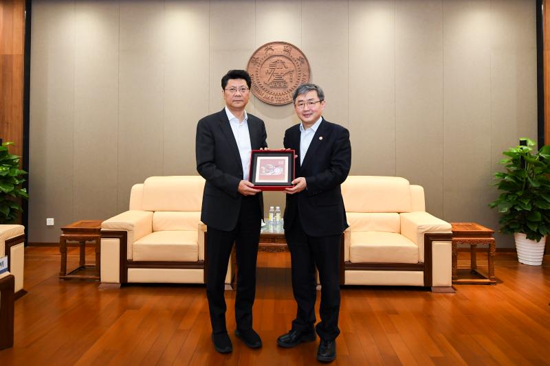 上海交大校领导会见扬州市委书记王进健一行