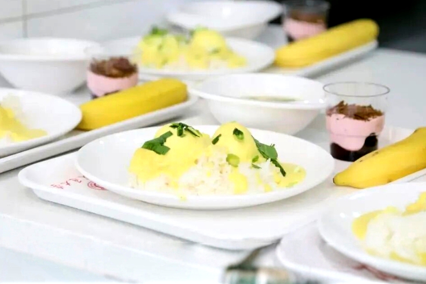 在交大“中德法美食嘉年华”，品尝世界美食