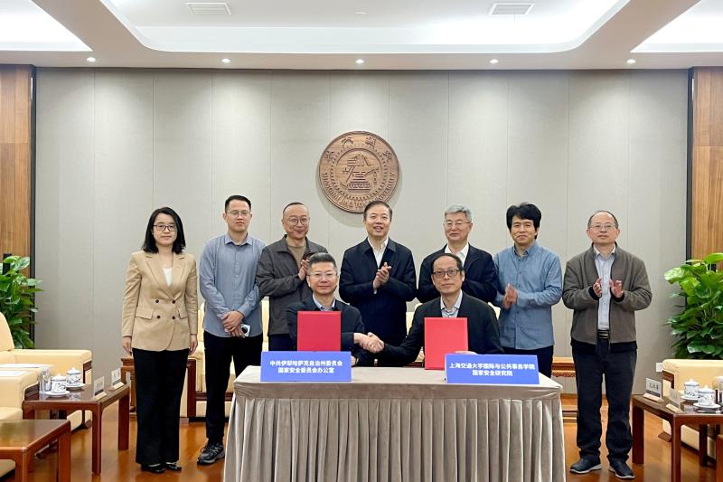 新疆伊犁州党委副秘书长一行到访上海交通大学并签署合作协议