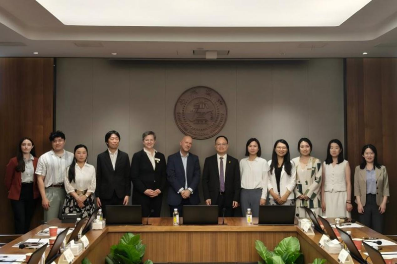 世界科技传播学会主席一行访问上海交通大学