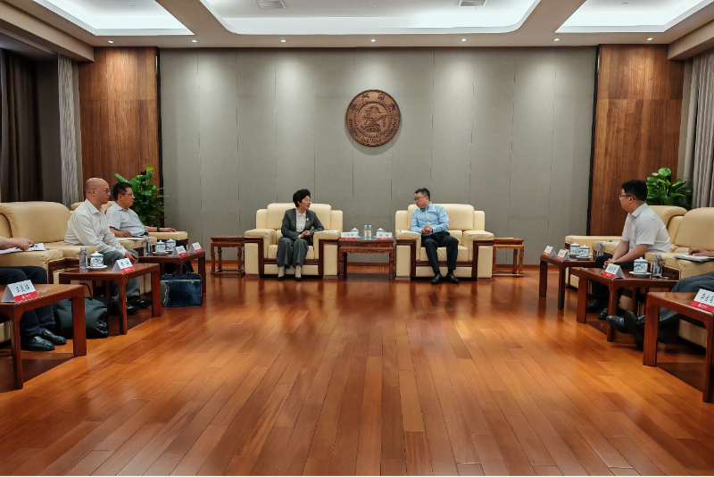 上饶市委常委、组织部部长肖妮娜一行到访上海交大