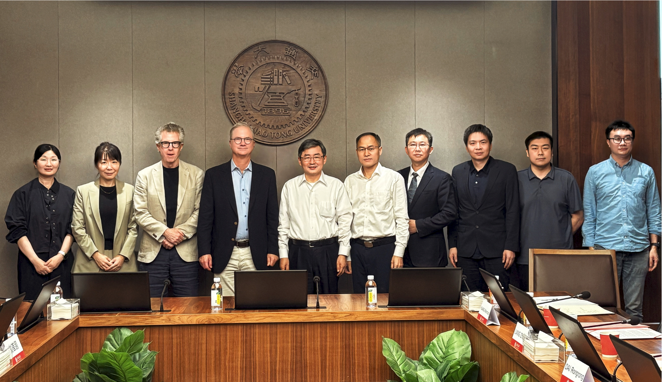 《科学》总编及出版人一行到访上海交通大学