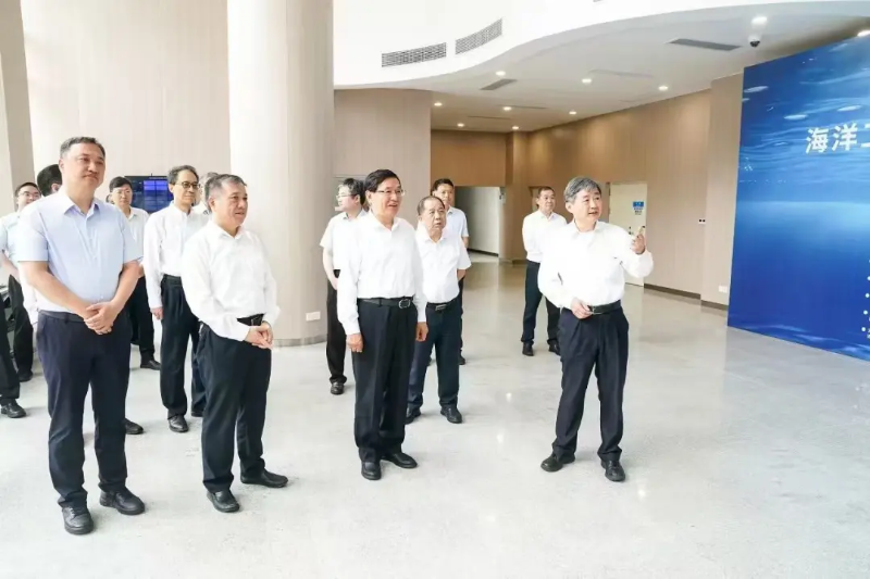 中国工程院党组书记张玉卓在上海交大调研