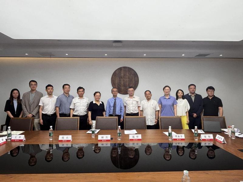 联合国人居署能力建设部部长章兴泉一行到上海交通大学调研交流