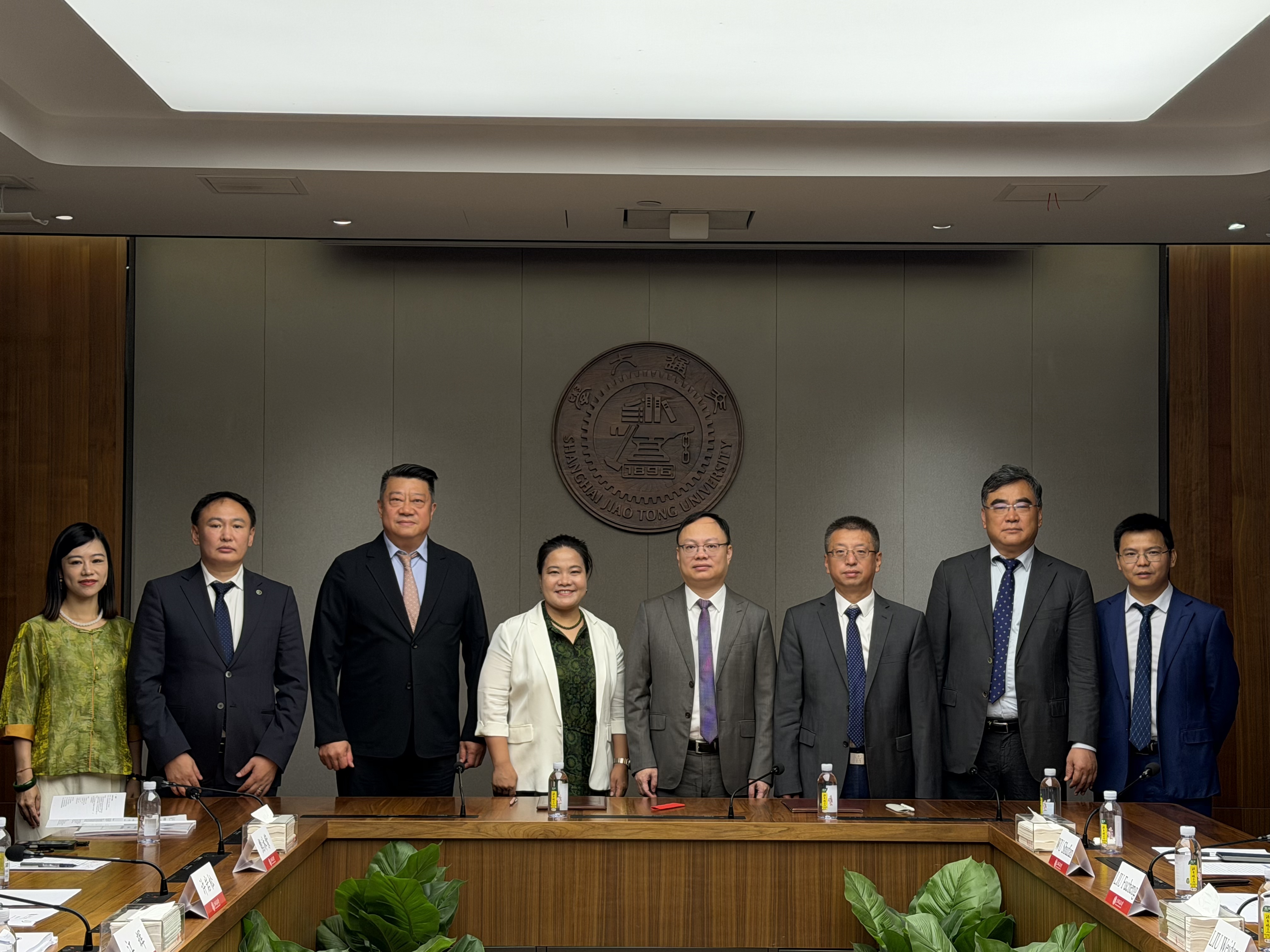 上海交大校领导会见亚太空间合作组织秘书长一行